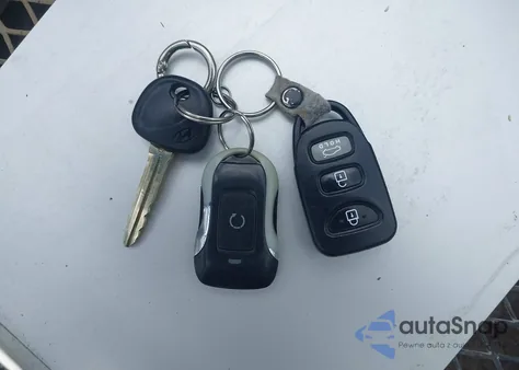 2015 Hyundai Elantra Limited z USA, uszkodzony, nr VIN KMHDH4AE1FU359401